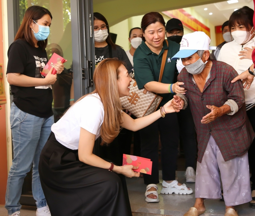 Giữa showbiz đầy rẫy thị phi, Mỹ Tâm như 'liều thuốc chữa lành' sự mộng mị của khán giả - Ảnh 3 Giữa showbiz đầy rẫy thị phi, Mỹ Tâm như 'liều thuốc chữa lành' sự mộng mị của khán giả - Ảnh 3