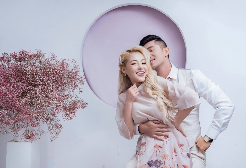 Ngân 98 khoe ảnh cưới bên Lương Bằng Quang, mọi sự chú ý đổ dồn vào vị trí 'ngồn ngộn' - Ảnh 5 Ngân 98 khoe ảnh cưới bên Lương Bằng Quang, mọi sự chú ý đổ dồn vào vị trí 'ngồn ngộn' - Ảnh 5
