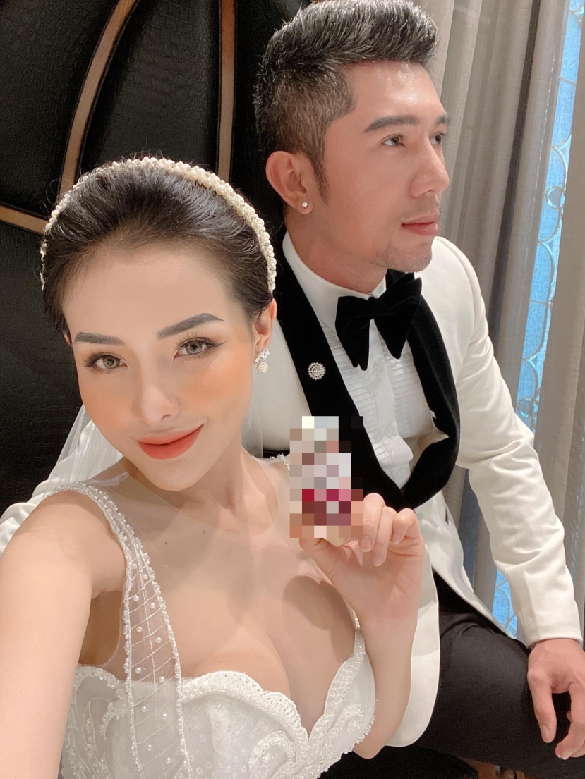 Ngân 98 khoe ảnh cưới bên Lương Bằng Quang, mọi sự chú ý đổ dồn vào vị trí 'ngồn ngộn' Ngân 98 khoe ảnh cưới bên Lương Bằng Quang, mọi sự chú ý đổ dồn vào vị trí 'ngồn ngộn'