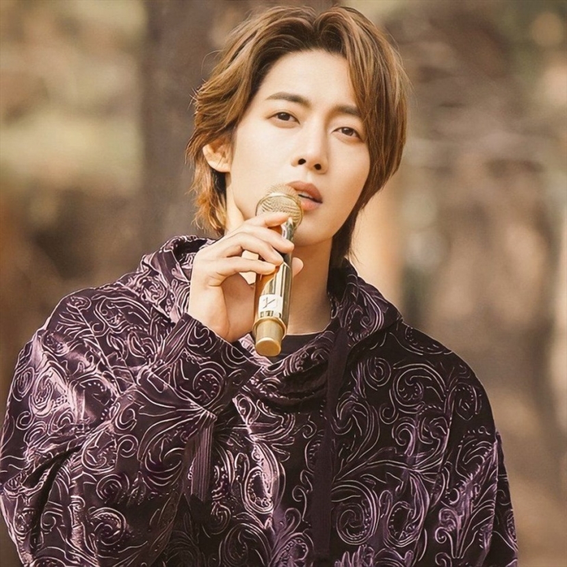 'Hoàng tử quốc dân' Kim Hyun Joong lần hiếm hoi lộ ảnh hậu kết hôn với mối tình đầu - Ảnh 1 'Hoàng tử quốc dân' Kim Hyun Joong lần hiếm hoi lộ ảnh hậu kết hôn với mối tình đầu - Ảnh 1
