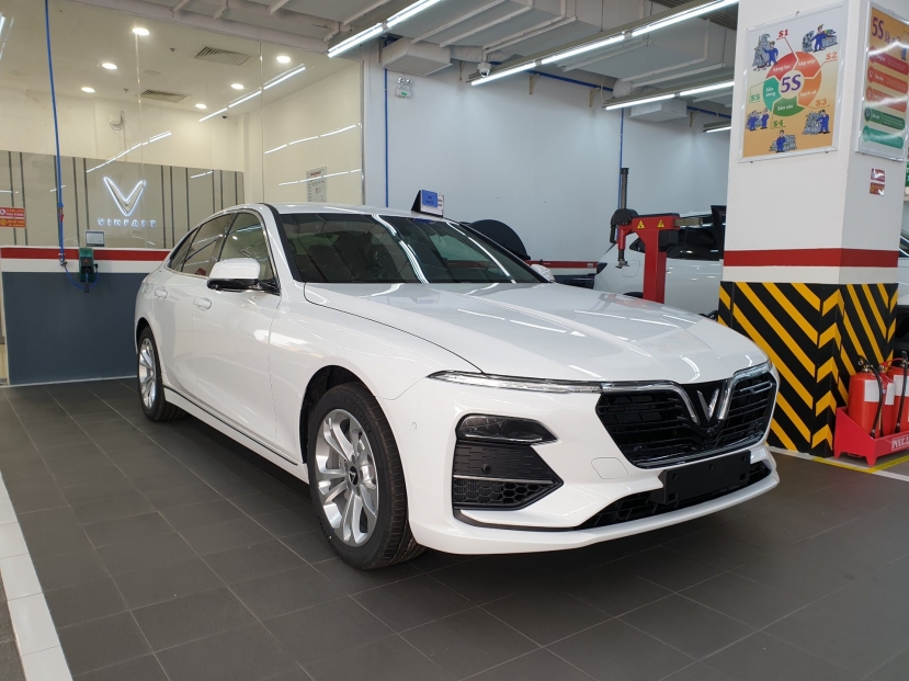 Mẫu xe xăng được khen nhiều nhất của tỷ phú Phạm Nhật Vượng chỉ còn giá dưới nửa tỷ Mẫu xe xăng được khen nhiều nhất của tỷ phú Phạm Nhật Vượng chỉ còn giá dưới nửa tỷ
