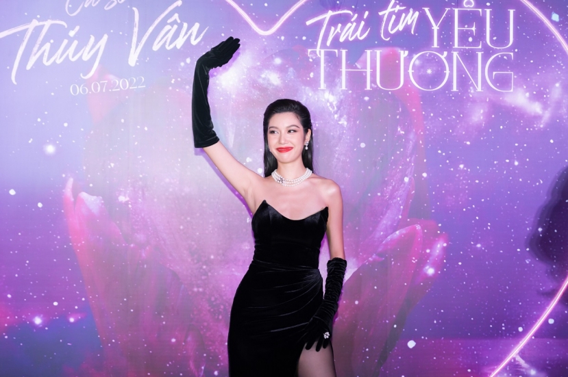 Á hậu Thúy Vân 'đá sân' sang làm ca sĩ với dự án MV 'Trái Tim Yêu Thương' Á hậu Thúy Vân 'đá sân' sang làm ca sĩ với dự án MV 'Trái Tim Yêu Thương'