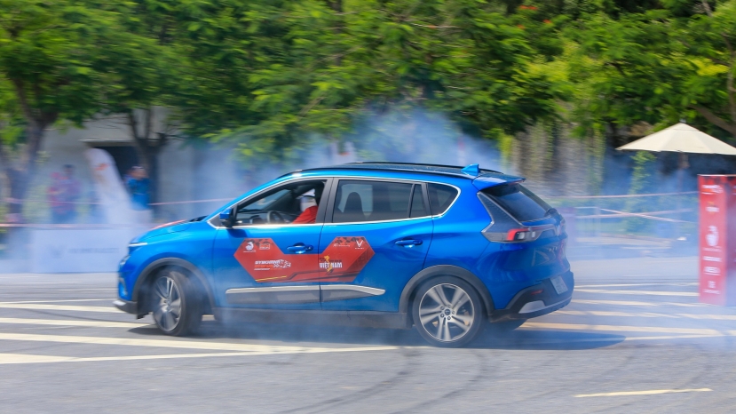 Xe điện Vinfast VF e34 trông cực 'khét' khi được dùng làm xe đua Xe điện Vinfast VF e34 trông cực 'khét' khi được dùng làm xe đua