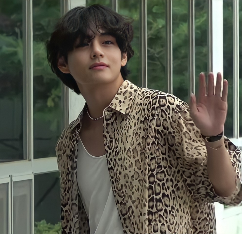 V (BTS) trở thành nghệ sĩ châu Á đầu tiên lọt top 10 người ảnh hưởng nhất trên Instagram V (BTS) trở thành nghệ sĩ châu Á đầu tiên lọt top 10 người ảnh hưởng nhất trên Instagram