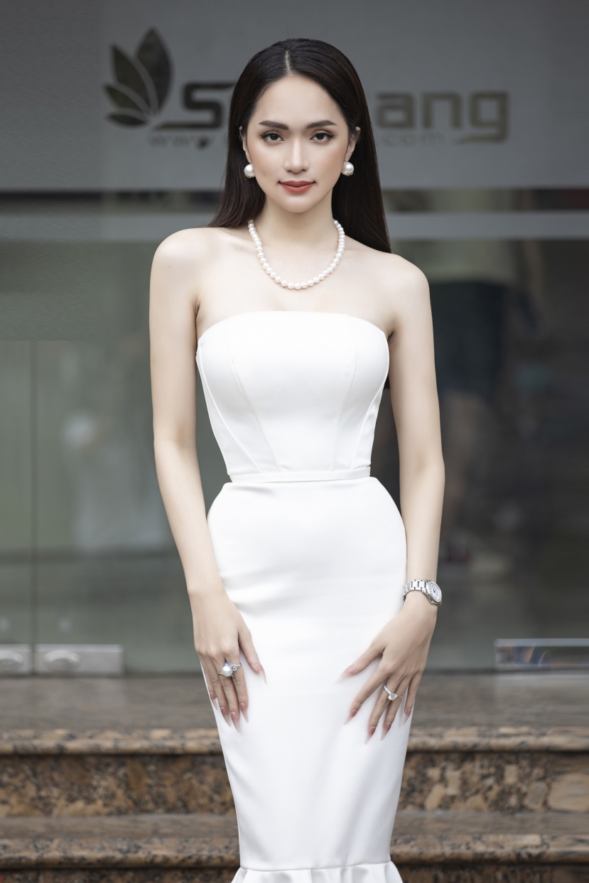 Hoa hậu chuyển giới Hương Giang vươn lên trở thành sao hạng A kể từ khi đăng quang hoa hậu quốc tế (Ảnh: Internet) Hoa hậu chuyển giới Hương Giang vươn lên trở thành sao hạng A kể từ khi đăng quang hoa hậu quốc tế (Ảnh: Internet)