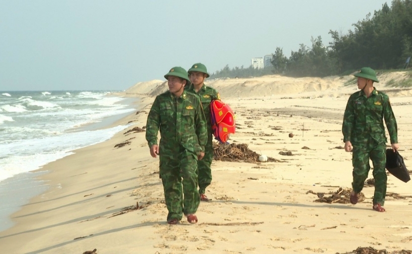 Quảng Bình tìm thấy thuyền viên rơi xuống biển khi tránh bão (Ảnh Vietnamnet) Quảng Bình tìm thấy thuyền viên rơi xuống biển khi tránh bão (Ảnh Vietnamnet)