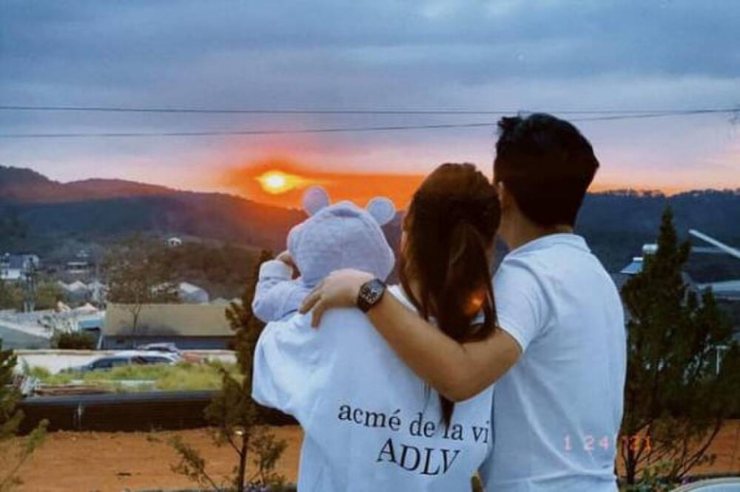 Lần hiếm hoi cả gia đình Trường Giang, Nhã Phương và con gái chung một khuôn hình với nhau. Ảnh internet Lần hiếm hoi cả gia đình Trường Giang, Nhã Phương và con gái chung một khuôn hình với nhau. Ảnh internet