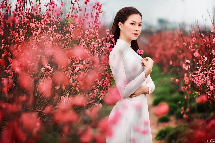 Ngọc Trinh bung lụa 'nổi loạn' trong biệt thự, con dâu của tình cũ Hoàng Kiều cũng không kém cạnh - Ảnh 1 Ngọc Trinh bung lụa 'nổi loạn' trong biệt thự, con dâu của tình cũ Hoàng Kiều cũng không kém cạnh - Ảnh 1