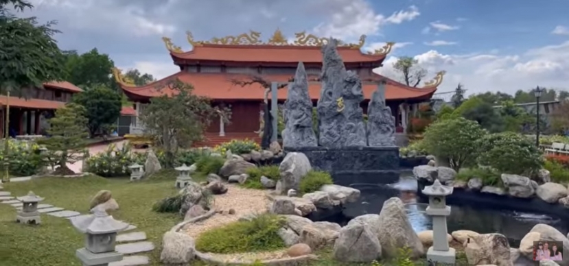 Không gian phía ngoài nhà thờ Tổ. Ảnh cắt từ clip Không gian phía ngoài nhà thờ Tổ. Ảnh cắt từ clip