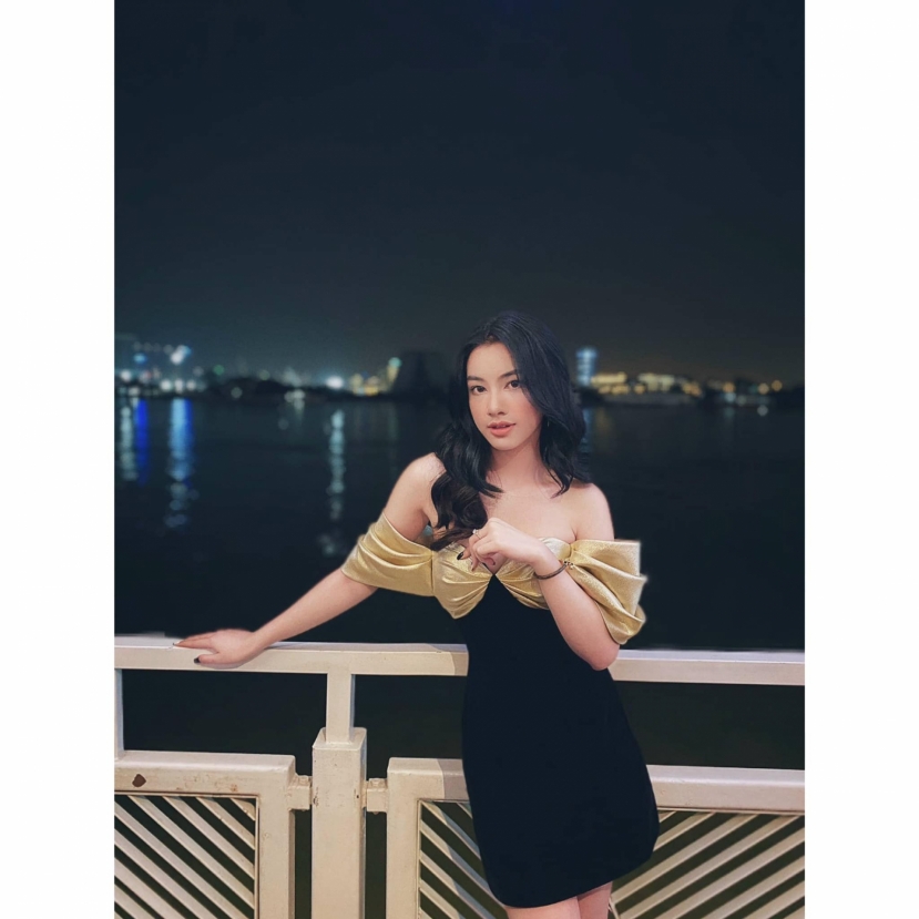 Bạn gái tin đồn của chồng cũ Lệ Quyên đang có xu hướng nổi loạn với những bộ trang phục hở trên ngắn dưới. Ảnh FBNV Bạn gái tin đồn của chồng cũ Lệ Quyên đang có xu hướng nổi loạn với những bộ trang phục hở trên ngắn dưới. Ảnh FBNV