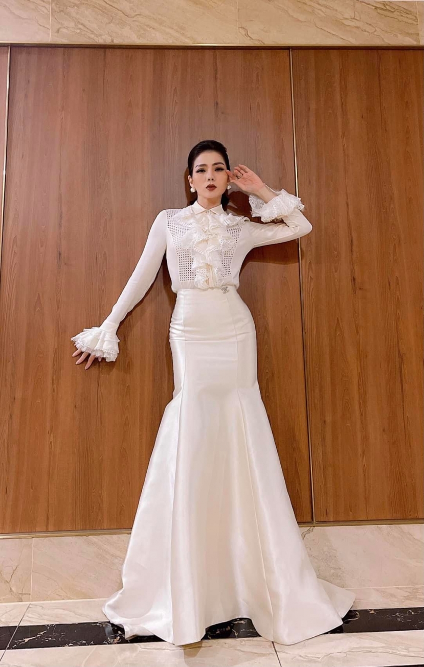 Lệ Quyên thì lại cho rằng, cô hài lòng với sắc vóc hiện tại của mình. Ảnh FBNV Lệ Quyên thì lại cho rằng, cô hài lòng với sắc vóc hiện tại của mình. Ảnh FBNV