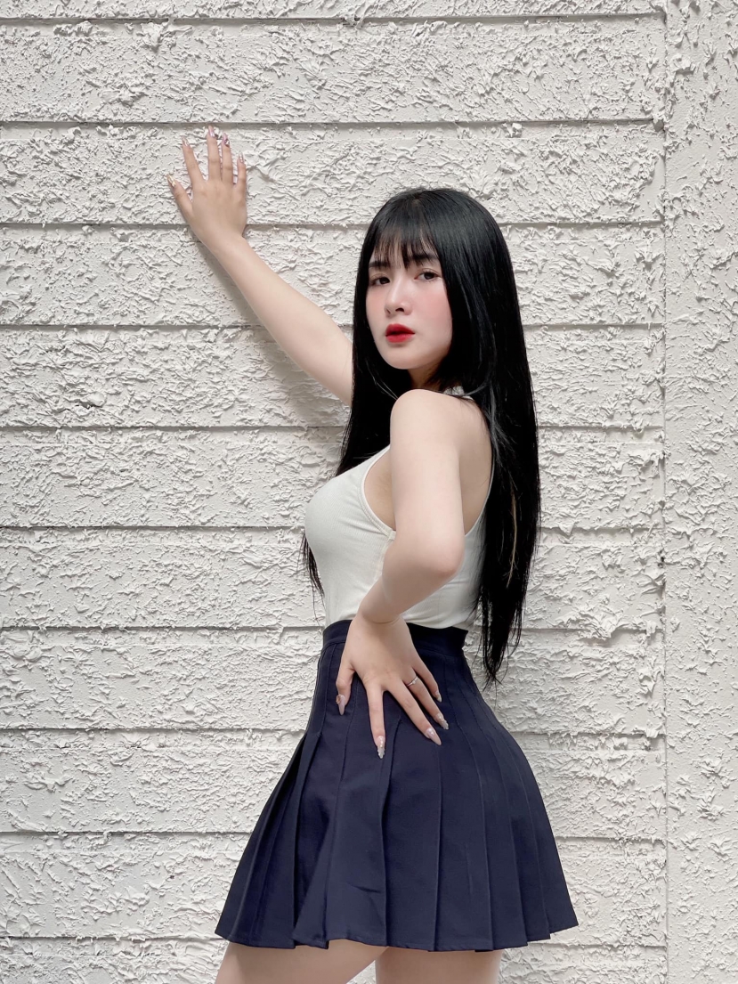 Vừa uất ức khóc nức nở trên livestream, hotgirl streamer Quỳnh Alee lại tuyên bố với thái độ bất cần - Ảnh 2 Vừa uất ức khóc nức nở trên livestream, hotgirl streamer Quỳnh Alee lại tuyên bố với thái độ bất cần - Ảnh 2