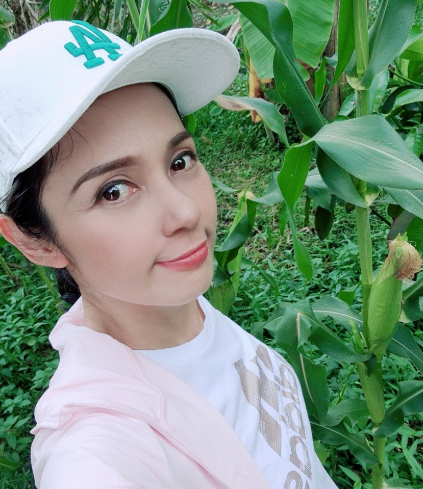 Việt Trinh tận hưởng cuộc sống an nhiên tại khu nhà vườn rộng thênh thang. Ảnh FBNV Việt Trinh tận hưởng cuộc sống an nhiên tại khu nhà vườn rộng thênh thang. Ảnh FBNV