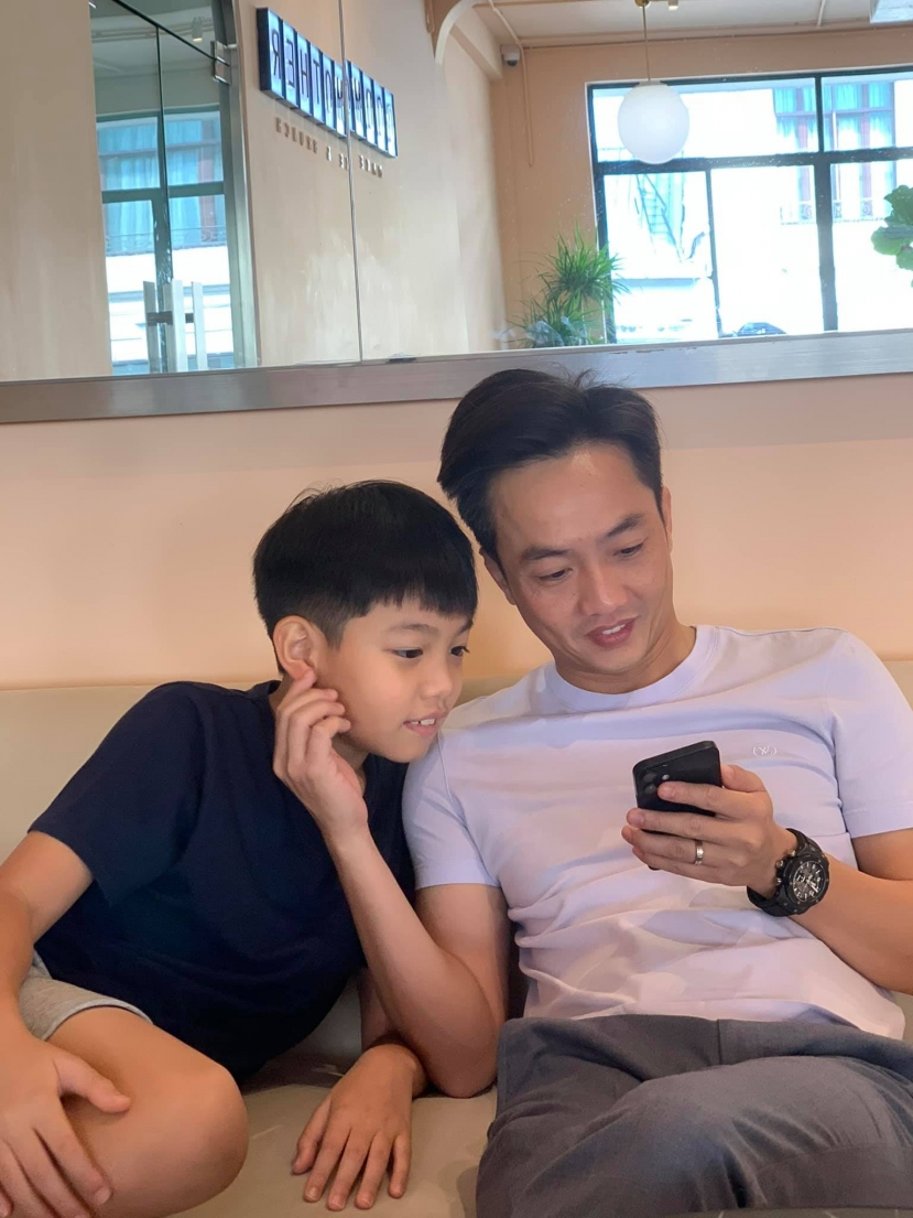 Cường đô la luôn dành thời gian ở bên Subeo. Ảnh FBNV Cường đô la luôn dành thời gian ở bên Subeo. Ảnh FBNV