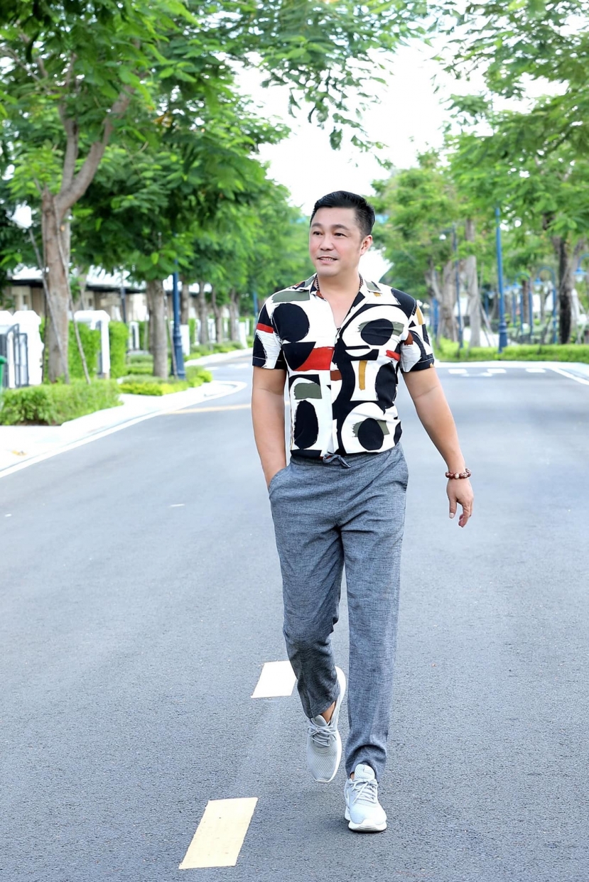 Lý Hùng đang dần lấy lại vóc dáng sau khi bị chê phát tướng quá đà. Ảnh FBNV Lý Hùng đang dần lấy lại vóc dáng sau khi bị chê phát tướng quá đà. Ảnh FBNV