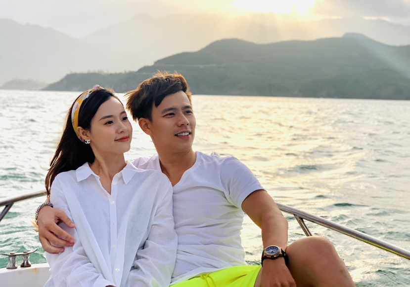 Midu đổi hướng làm gái ngoan có khiếu bày trò khi thoải mái uốn mình nhún nhảy - Ảnh 2 Midu đổi hướng làm gái ngoan có khiếu bày trò khi thoải mái uốn mình nhún nhảy - Ảnh 2