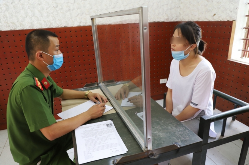 'Tú bà' bị truy nã vì trốn thi hành án đã sa lưới. Ảnh VOV 'Tú bà' bị truy nã vì trốn thi hành án đã sa lưới. Ảnh VOV