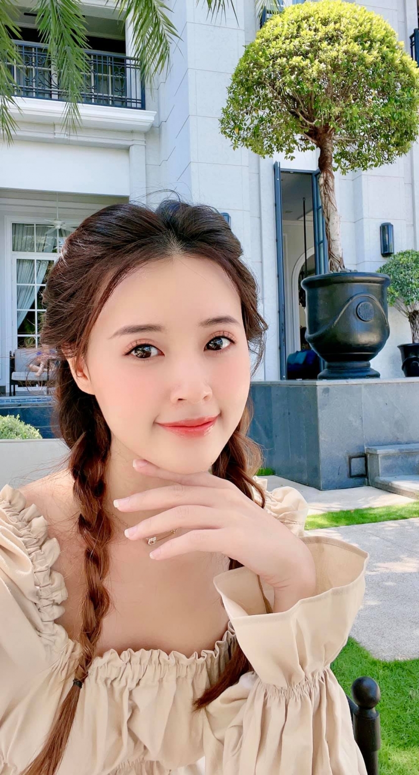 Nhan sắc ngày càng thăng hạng của Midu khiến nhiều chàng trai say đắm. Ảnh FBNV Nhan sắc ngày càng thăng hạng của Midu khiến nhiều chàng trai say đắm. Ảnh FBNV