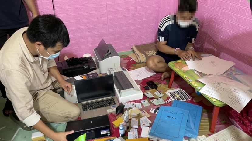 Tin tức pháp luật 24h: Vừa ra tù lại trộm cắp xe, Khởi tố 15 người tụ tập đánh bạc - Ảnh 2 Tin tức pháp luật 24h: Vừa ra tù lại trộm cắp xe, Khởi tố 15 người tụ tập đánh bạc - Ảnh 2