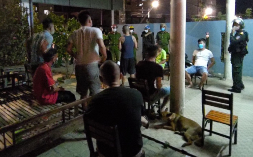 Tin tức pháp luật 24h: 10 thanh niên tụ tập ăn nhậu bị phạt hơn 146 triệu đồng - Ảnh 1 Tin tức pháp luật 24h: 10 thanh niên tụ tập ăn nhậu bị phạt hơn 146 triệu đồng - Ảnh 1