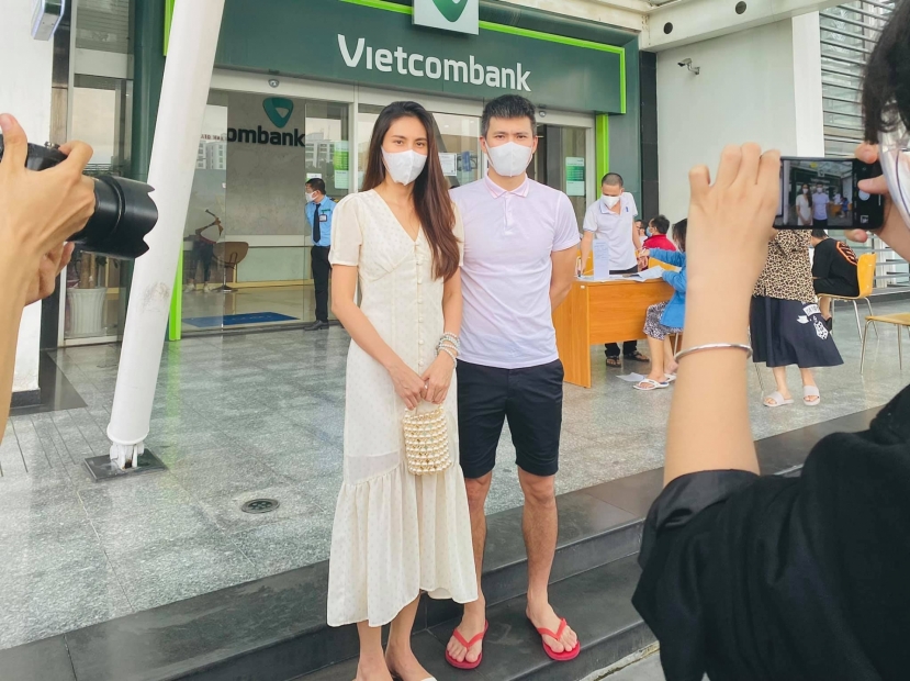 Công Vinh thách thức cả thiên hạ khi Thủy Tiên bị tấn công. Ảnh internet Công Vinh thách thức cả thiên hạ khi Thủy Tiên bị tấn công. Ảnh internet