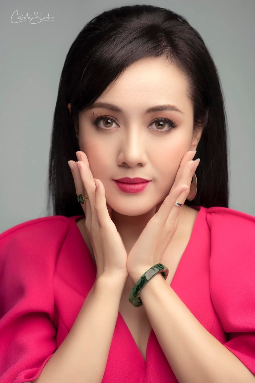BTV Hoài Anh lại gây thương nhớ với khoảnh khắc xuất thần không hổ danh mỹ nhân nhà đài. Ảnh FBNV BTV Hoài Anh lại gây thương nhớ với khoảnh khắc xuất thần không hổ danh mỹ nhân nhà đài. Ảnh FBNV