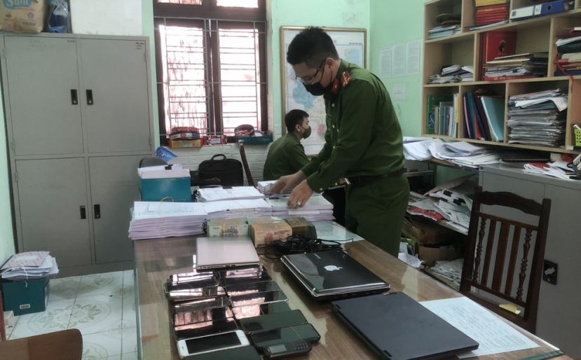 Tin tức pháp luật 24h: Huy động 100 cán bộ, chiến sỹ triệt phá đường đánh bạc qua mạng với số tiền 1000 tỷ - Ảnh 1 Tin tức pháp luật 24h: Huy động 100 cán bộ, chiến sỹ triệt phá đường đánh bạc qua mạng với số tiền 1000 tỷ - Ảnh 1