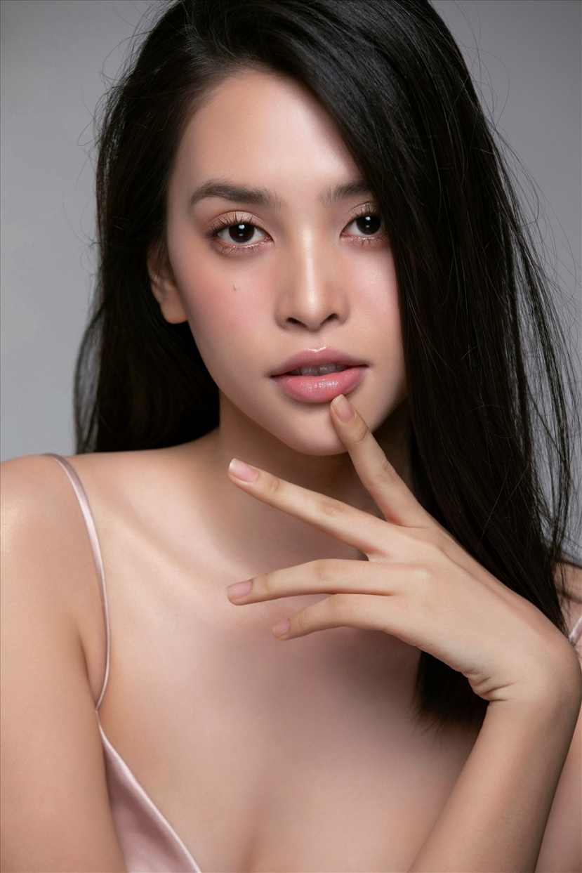 Hơn 4 năm đăng quang, Hoa hậu Tiểu Vy ngày càng lên hương nhan sắc, cô nàng được công chúng gọi là hoa hậu của các hoa hậu vì sở hữu gương mặt hoàn hảo. Ảnh internet Hơn 4 năm đăng quang, Hoa hậu Tiểu Vy ngày càng lên hương nhan sắc, cô nàng được công chúng gọi là hoa hậu của các hoa hậu vì sở hữu gương mặt hoàn hảo. Ảnh internet