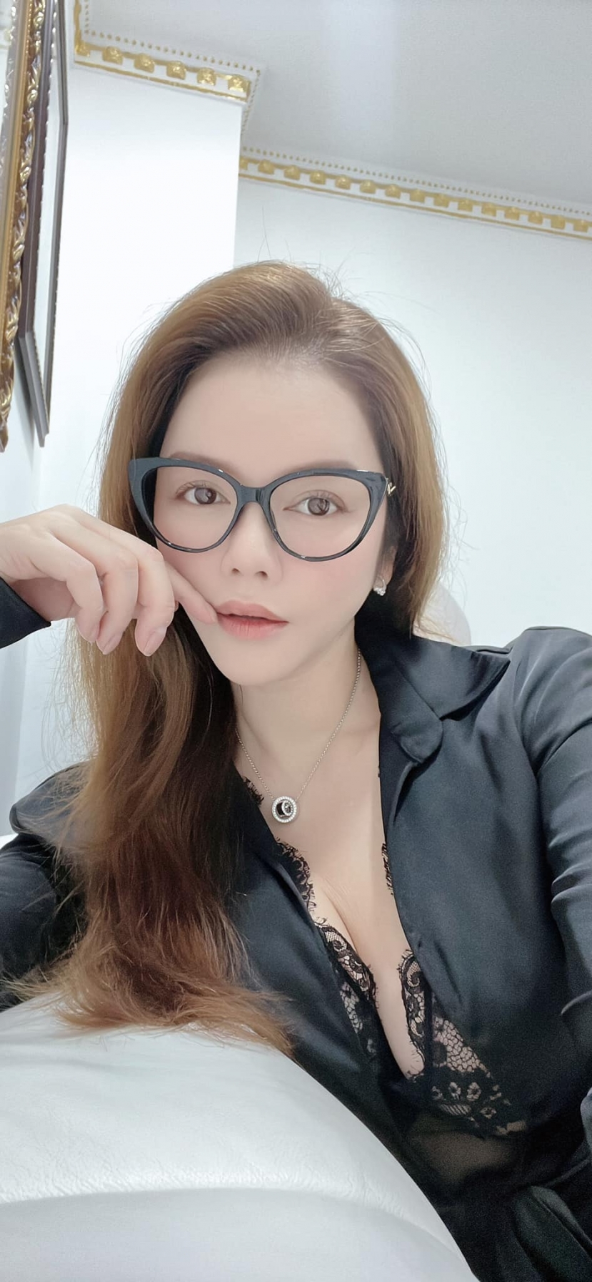 Lý Nhã Kỳ thả dáng gợi cảm tại nhà riêng. Ảnh internet Lý Nhã Kỳ thả dáng gợi cảm tại nhà riêng. Ảnh internet