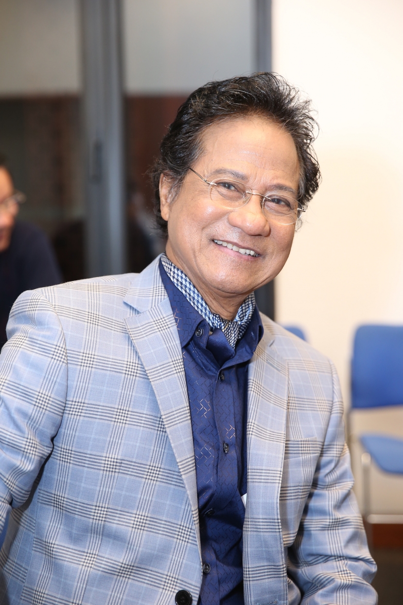 Danh ca Chế Linh duy trì lối sinh hoạt khoa học để giữ được làn hơi tốt. Ảnh internet Danh ca Chế Linh duy trì lối sinh hoạt khoa học để giữ được làn hơi tốt. Ảnh internet