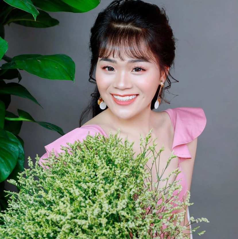 Nhan sắc ngày càng xinh đẹp của thánh sún Ngân Thảo. Ảnh internet Nhan sắc ngày càng xinh đẹp của thánh sún Ngân Thảo. Ảnh internet