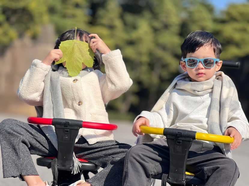 Trầm trồ trước khoảnh khắc cả gia đình Hoa hậu Thu Thảo đẹp như tranh: Hai nhóc tì visual cực đỉnh - Ảnh 1 Trầm trồ trước khoảnh khắc cả gia đình Hoa hậu Thu Thảo đẹp như tranh: Hai nhóc tì visual cực đỉnh - Ảnh 1