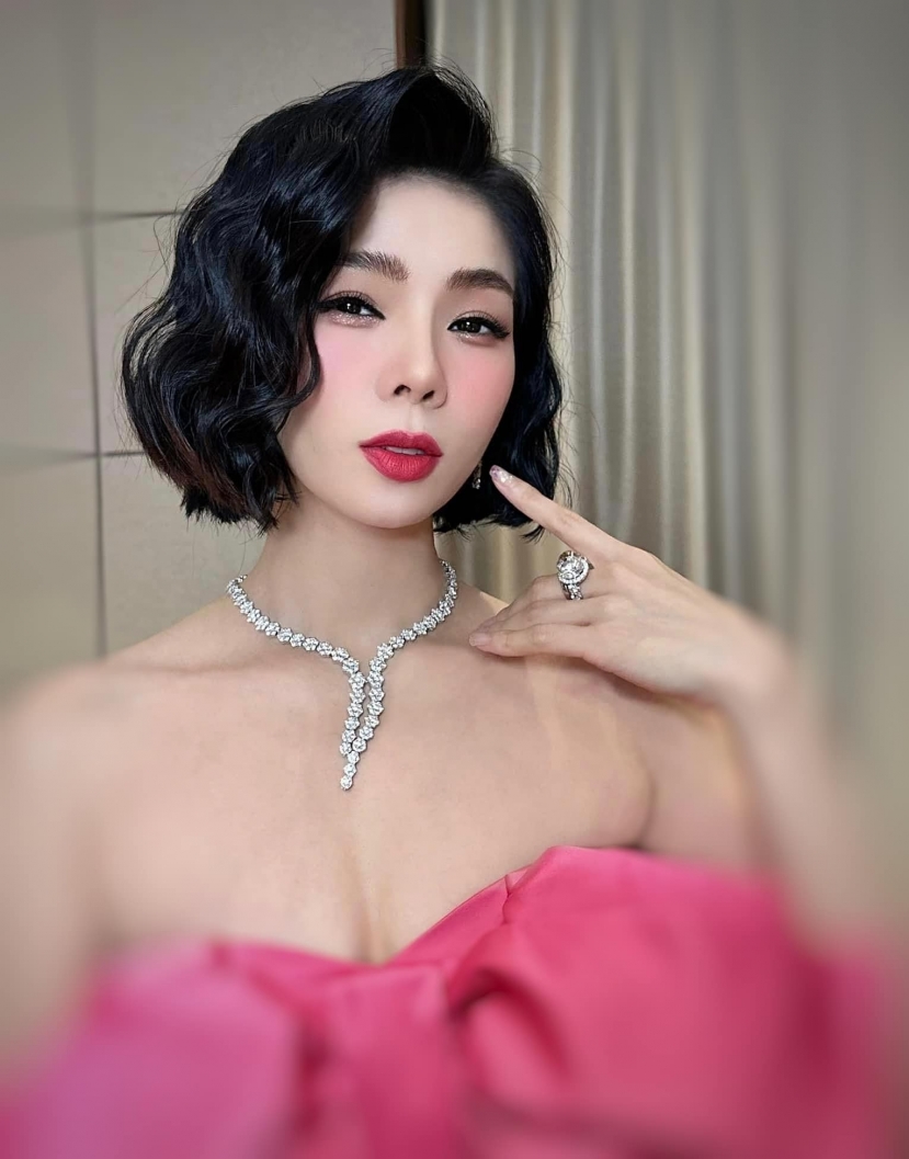 Lệ Quyên thông báo khẩn nhắc nhở CDM về tình trạng bị đối tượng xấu lợi dụng - Ảnh 1 Lệ Quyên thông báo khẩn nhắc nhở CDM về tình trạng bị đối tượng xấu lợi dụng - Ảnh 1