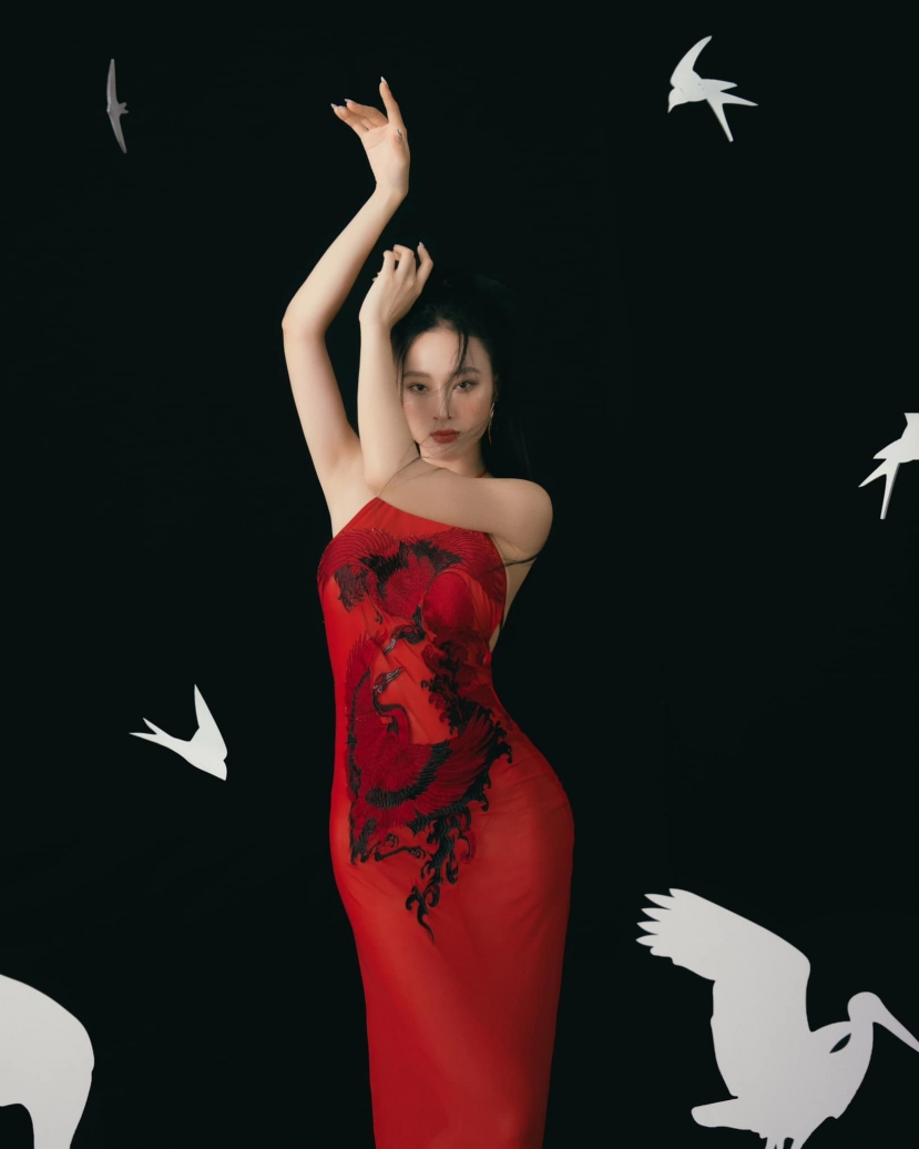 Video Angela Phương Trinh tạo dáng 7749 tư thế với chiếc yếm hiểm hóc - Ảnh 1 Video Angela Phương Trinh tạo dáng 7749 tư thế với chiếc yếm hiểm hóc - Ảnh 1