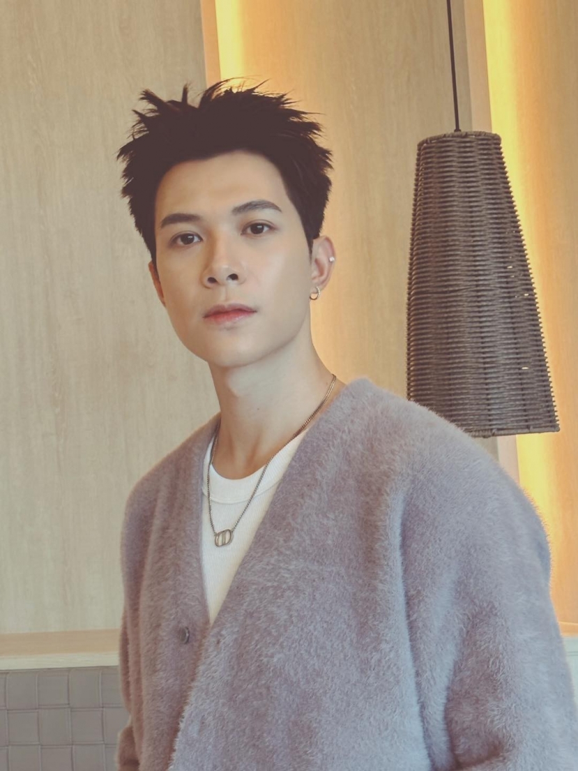 Anh Tú liên tục thay đổi phong cách và ở phong cách nào nam ca sĩ cũng khiến fan siêu lòng. Ảnh FBNV Anh Tú liên tục thay đổi phong cách và ở phong cách nào nam ca sĩ cũng khiến fan siêu lòng. Ảnh FBNV