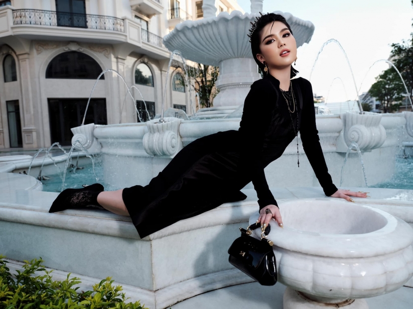 Khoe ảnh cực chất, Ngọc Trinh bị CDM 'bóc phốt' photoshop quá đà - Ảnh 3 Khoe ảnh cực chất, Ngọc Trinh bị CDM 'bóc phốt' photoshop quá đà - Ảnh 3