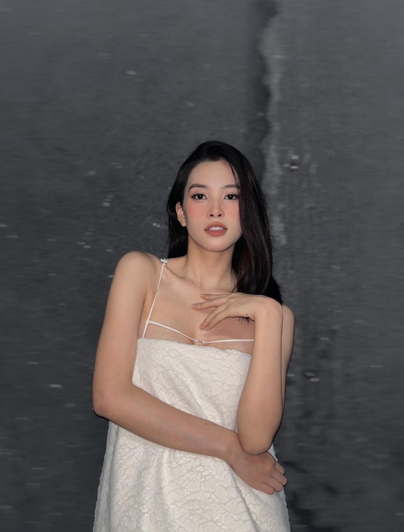 Hoa hậu Tiểu Vy cũng ngày càng phóng khoáng hơn trong phong cách thời trang. Ảnh FBNV Hoa hậu Tiểu Vy cũng ngày càng phóng khoáng hơn trong phong cách thời trang. Ảnh FBNV