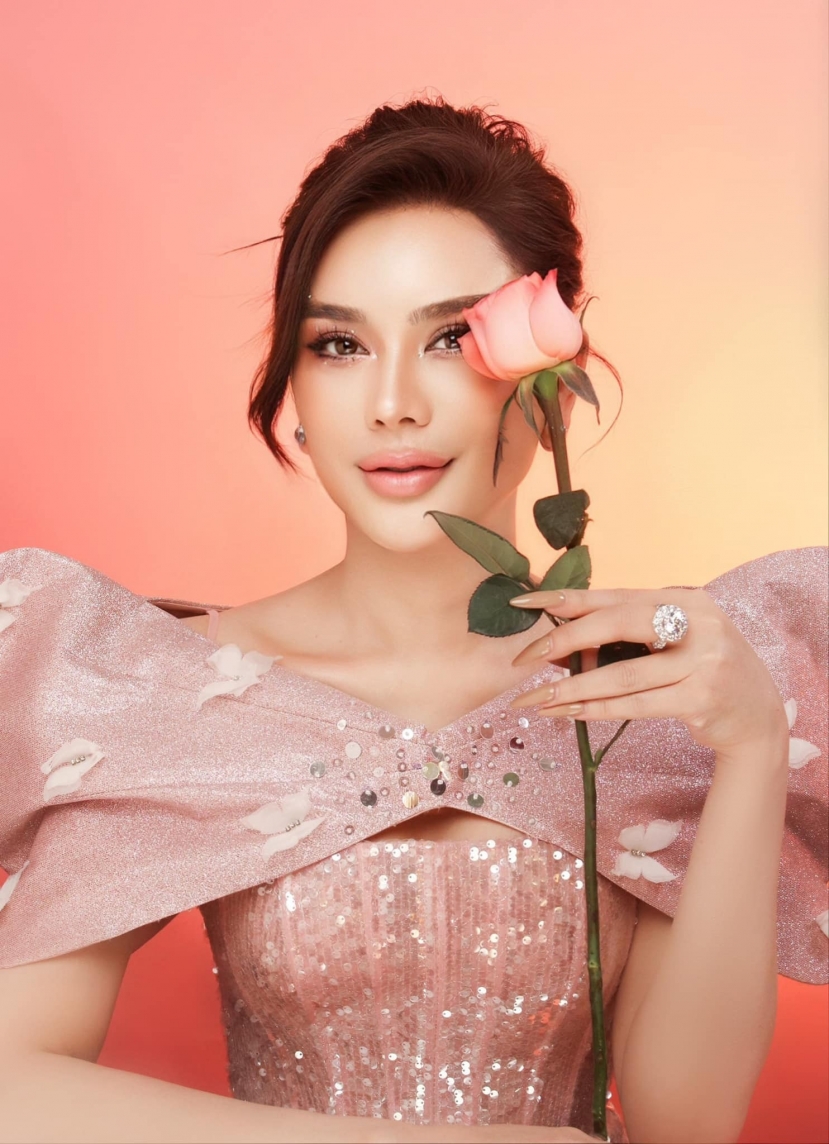 Lâm Khánh Chi xinh lung linh qua ảnh photoshop. Ảnh internet Lâm Khánh Chi xinh lung linh qua ảnh photoshop. Ảnh internet
