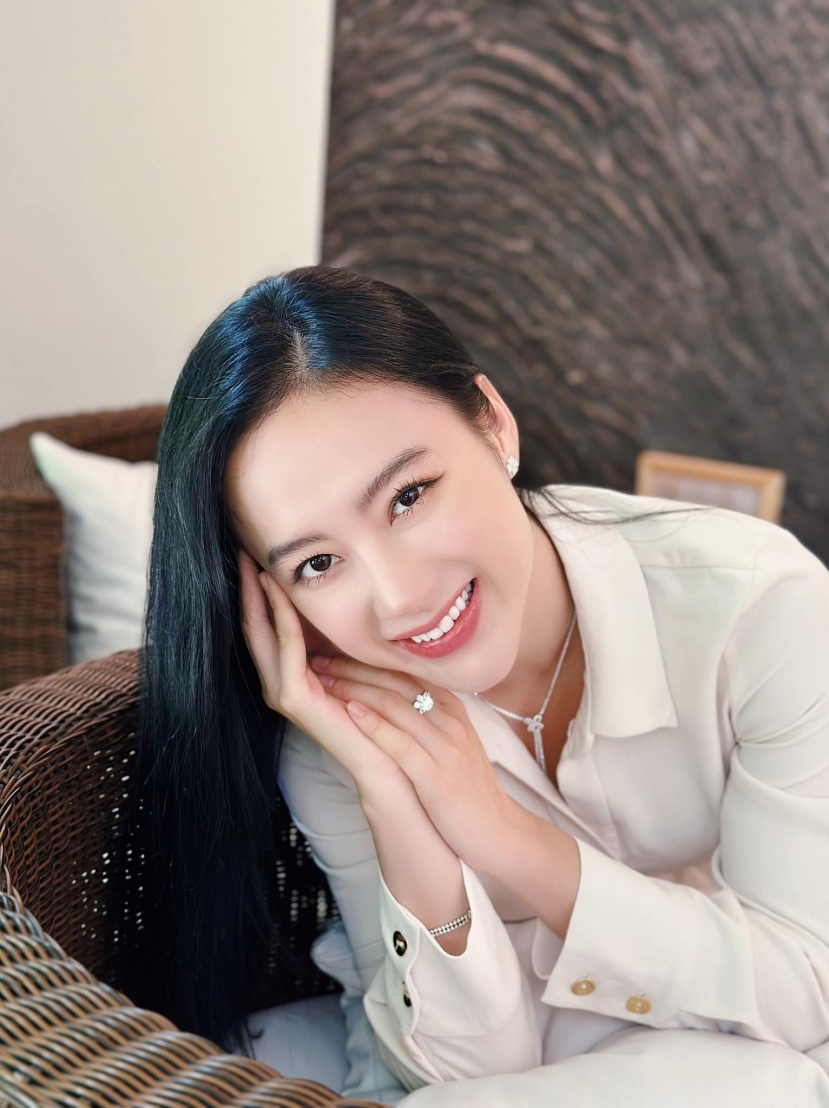 Đã có một khoảng thời gian dài, Angela Phương Trinh sống ở ẩn, khép mình sau ồn ào thị phi. Ảnh FBNV Đã có một khoảng thời gian dài, Angela Phương Trinh sống ở ẩn, khép mình sau ồn ào thị phi. Ảnh FBNV