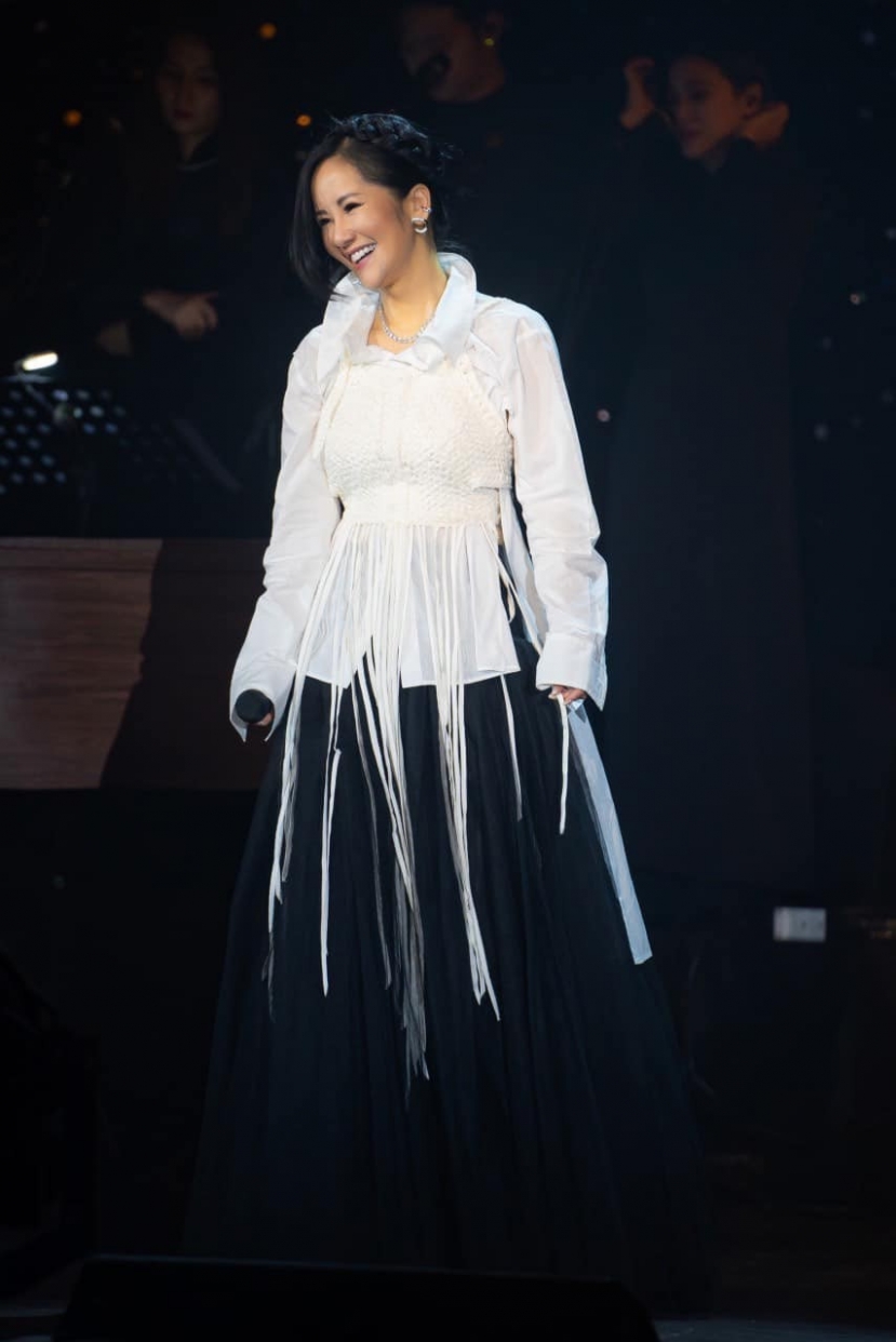 Diva Hồng Nhung ngày càng thăng hoa trong âm nhạc. Ảnh FBNV Diva Hồng Nhung ngày càng thăng hoa trong âm nhạc. Ảnh FBNV