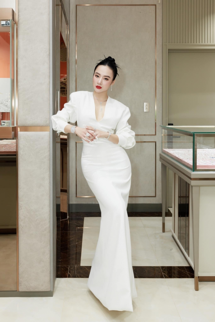 Body nuột nà của Angela Phương Trinh. Ảnh internet Body nuột nà của Angela Phương Trinh. Ảnh internet