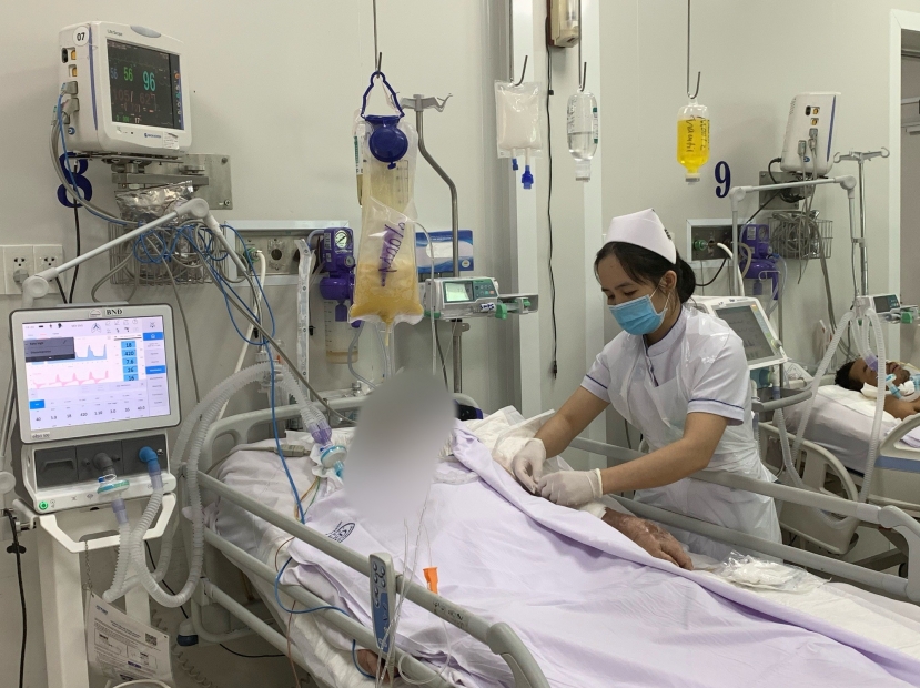 Bệnh nhân điều trị tại bệnh viện sau khi nhiễm độc tố botulinum. Ảnh NLD Bệnh nhân điều trị tại bệnh viện sau khi nhiễm độc tố botulinum. Ảnh NLD