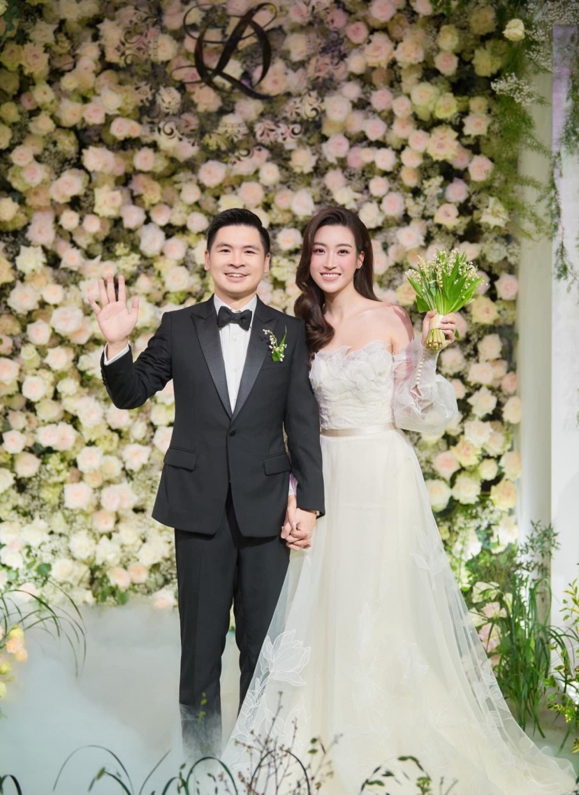 Chồng Đỗ Mỹ Linh tung ảnh 'nịnh' bà xã, chứng minh 'chủ quyền' với vợ Hoa hậu - Ảnh 2 Chồng Đỗ Mỹ Linh tung ảnh 'nịnh' bà xã, chứng minh 'chủ quyền' với vợ Hoa hậu - Ảnh 2