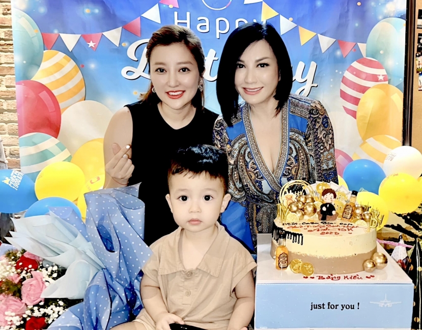 Lần hiếm hoi vợ mới của Bằng Kiều lộ diện. Ảnh FBNV Lần hiếm hoi vợ mới của Bằng Kiều lộ diện. Ảnh FBNV