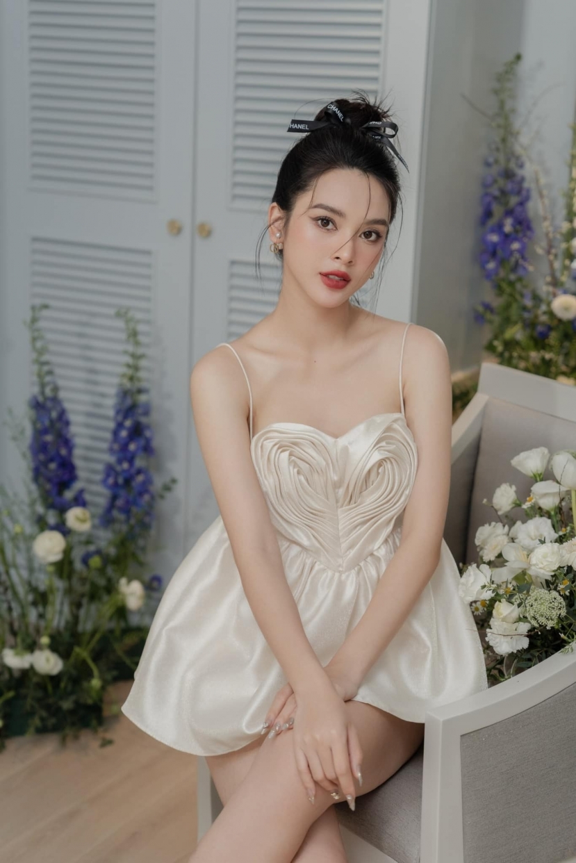 Quỳnh Lương mạnh mẽ sau khi làm mẹ đơn thân. Ảnh internet Quỳnh Lương mạnh mẽ sau khi làm mẹ đơn thân. Ảnh internet