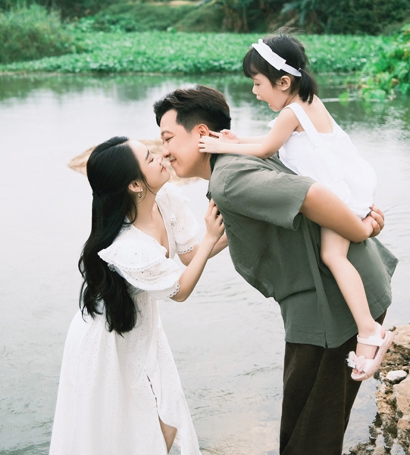 Trường Giang sống viên mãn bên Nhã Phương. Ảnh internet Trường Giang sống viên mãn bên Nhã Phương. Ảnh internet