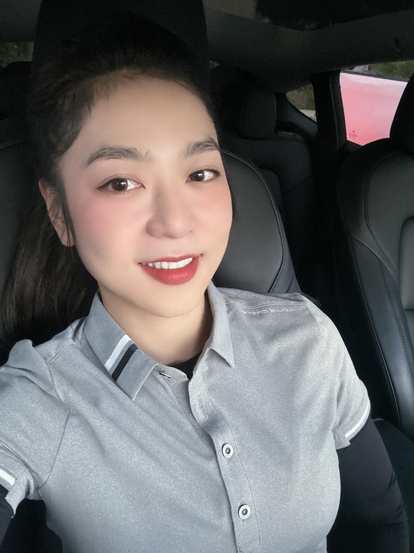 Hà Thanh Xuân ngày càng trẻ trung hậu chia tay doanh nhân Thắng Ngô. Ảnh FBNV Hà Thanh Xuân ngày càng trẻ trung hậu chia tay doanh nhân Thắng Ngô. Ảnh FBNV