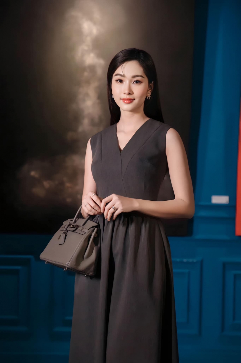 Đặng Thu Thảo toát lên khí chất phu nhân hào môn. Ảnh FBNV Đặng Thu Thảo toát lên khí chất phu nhân hào môn. Ảnh FBNV