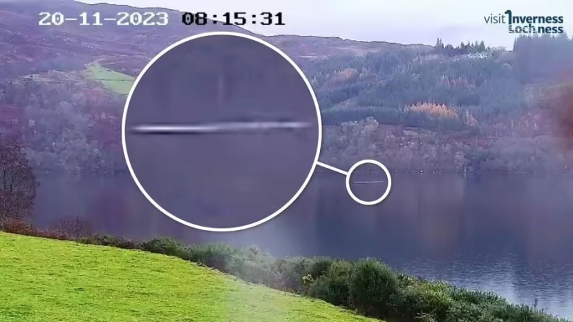 Kinh ngạc: Thợ săn quái vật hồ Loch Ness bắt được khoảnh khắc sinh vật lạ phóng đi 'như ngư lôi' - Ảnh 1 Kinh ngạc: Thợ săn quái vật hồ Loch Ness bắt được khoảnh khắc sinh vật lạ phóng đi 'như ngư lôi' - Ảnh 1