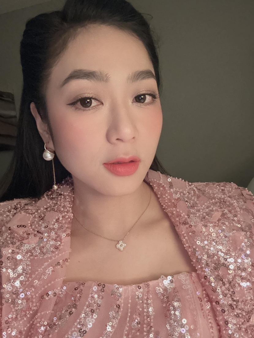 Khó nhận ra Hà Thanh Xuân sau thời gian chia tay 'vua cá Koi' Thắng Ngô - Ảnh 1 Khó nhận ra Hà Thanh Xuân sau thời gian chia tay 'vua cá Koi' Thắng Ngô - Ảnh 1